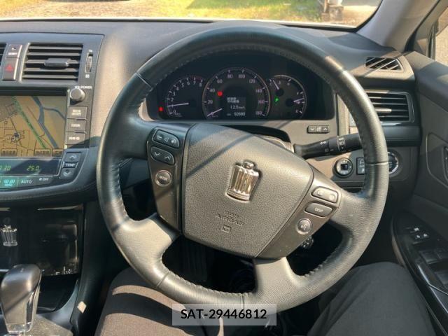 Toyota CROWN SEDAN 2009-10 8229383-11