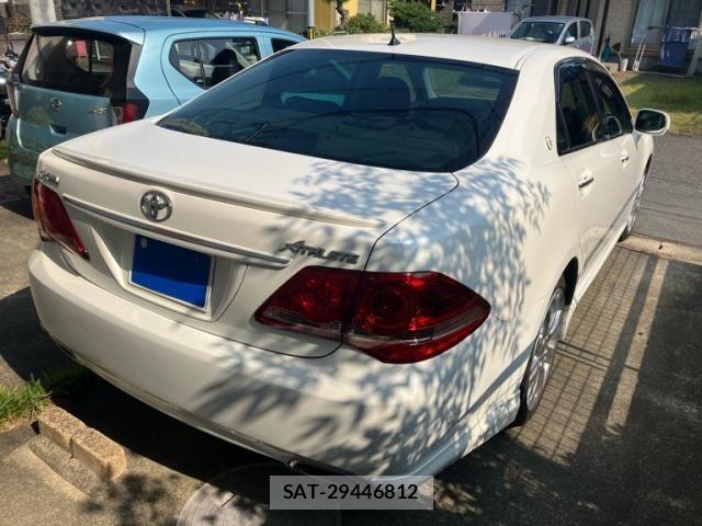 Toyota CROWN SEDAN 2009-10 8229383-4