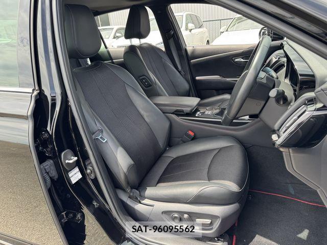 Toyota CROWN SEDAN 2020-08 8244905-15