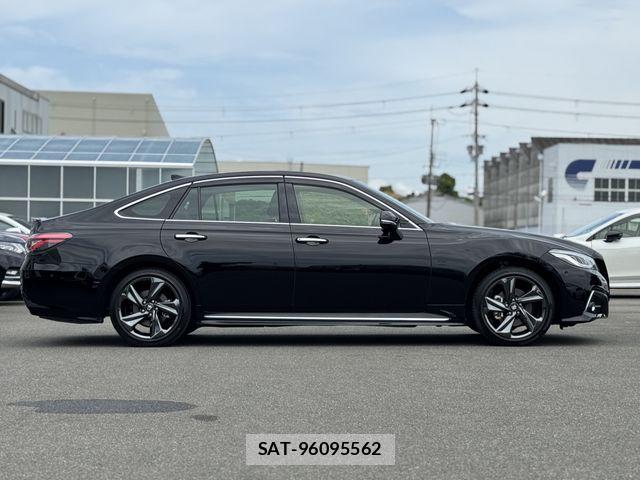 Toyota CROWN SEDAN 2020-08 8244905-23