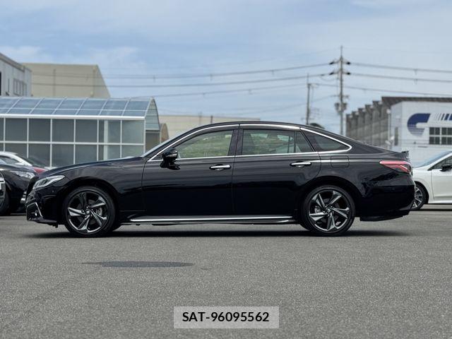 Toyota CROWN SEDAN 2020-08 8244905-27