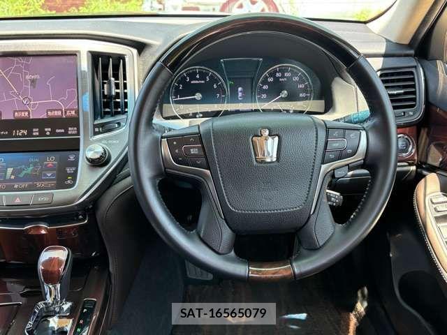Toyota CROWN SEDAN 2013-07 8244904-19