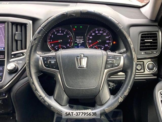 Toyota CROWN SEDAN 2013-02 8244906-10