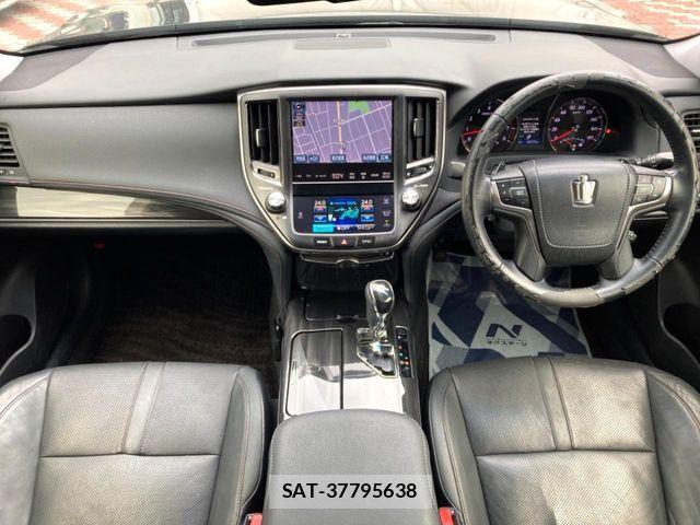 Toyota CROWN SEDAN 2013-02 8244906-1