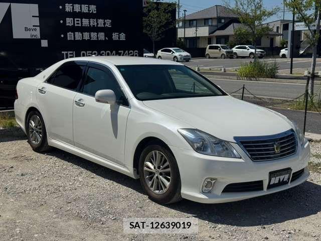 Toyota CROWN SEDAN 2011-09 8244911-19