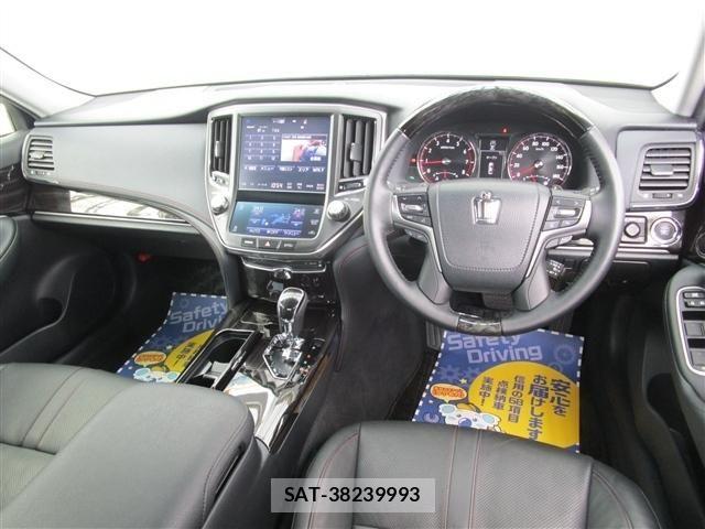 Toyota CROWN SEDAN 2016-03 8313870-1