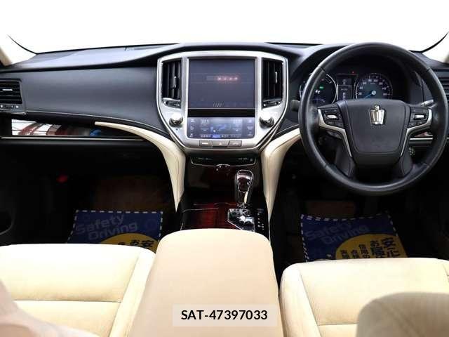 Toyota CROWN SEDAN 2015-12 8313871-1