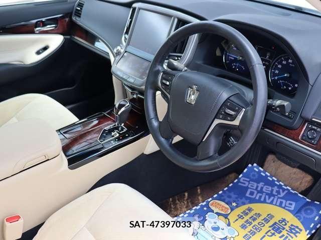 Toyota CROWN SEDAN 2015-12 8313871-20