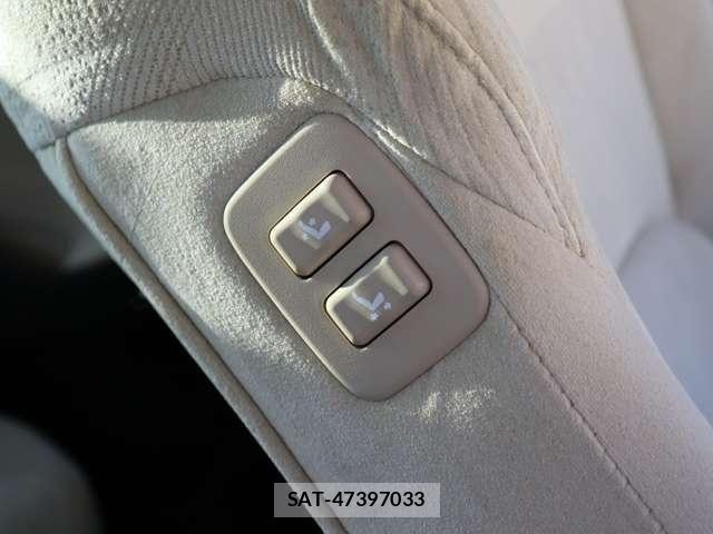 Toyota CROWN SEDAN 2015-12 8313871-26