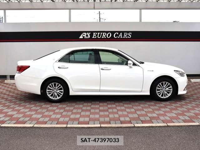 Toyota CROWN SEDAN 2015-12 8313871-3