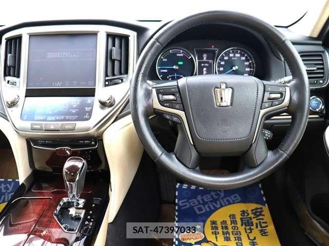 Toyota CROWN SEDAN 2015-12 8313871-4