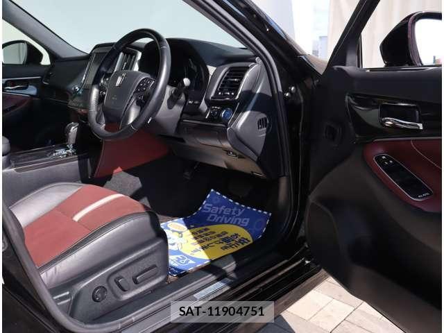 Toyota CROWN SEDAN 2015-06 8313869-26