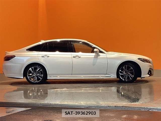 Toyota CROWN SEDAN 2021-01 8313861-9