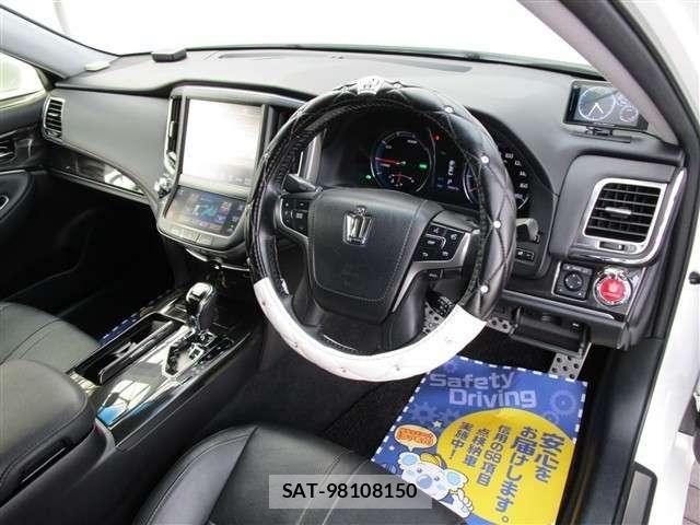 Toyota CROWN SEDAN 2013-08 8313873-29