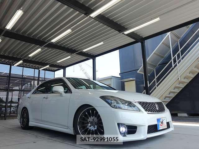 Toyota CROWN SEDAN 2011-12 8313879-11