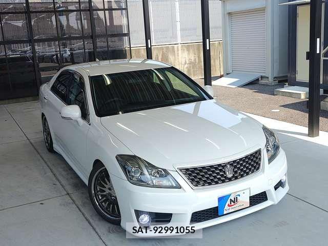 Toyota CROWN SEDAN 2011-12 8313879-12