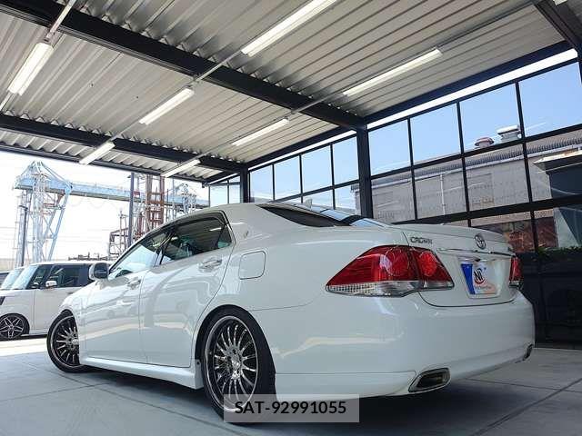 Toyota CROWN SEDAN 2011-12 8313879-14