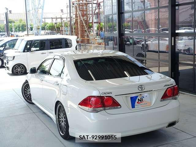 Toyota CROWN SEDAN 2011-12 8313879-15
