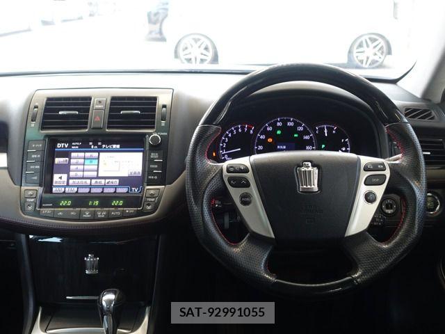 Toyota CROWN SEDAN 2011-12 8313879-19