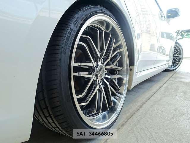 Toyota CROWN SEDAN 2011-12 8313882-10