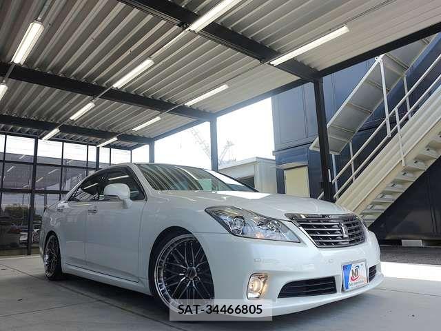 Toyota CROWN SEDAN 2011-12 8313882-11