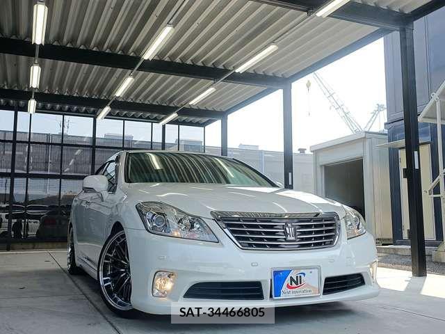 Toyota CROWN SEDAN 2011-12 8313882-13