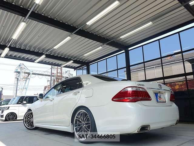 Toyota CROWN SEDAN 2011-12 8313882-14