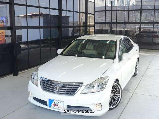 Toyota CROWN SEDAN 2011-12 8313882-3