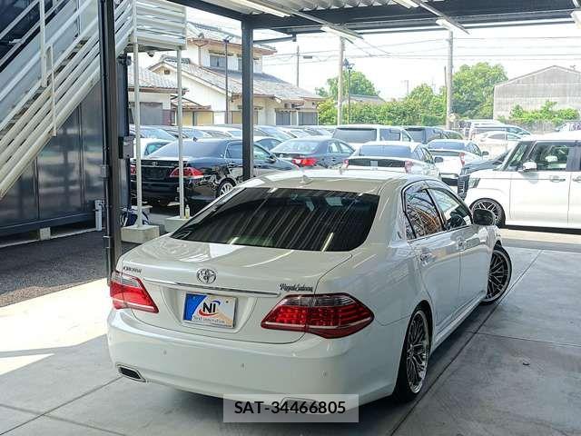 Toyota CROWN SEDAN 2011-12 8313882-7