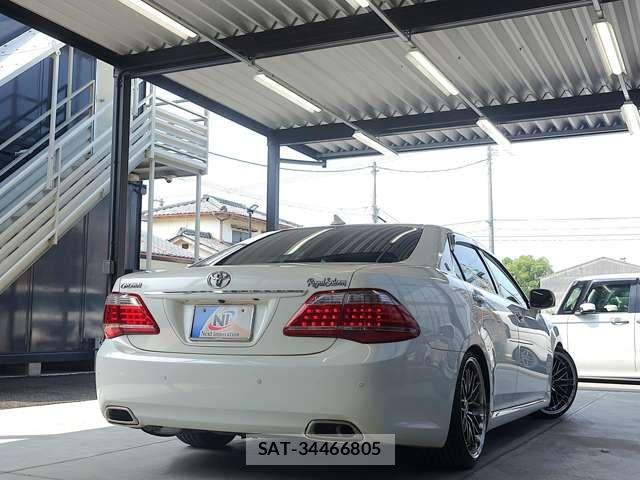 Toyota CROWN SEDAN 2011-12 8313882-8
