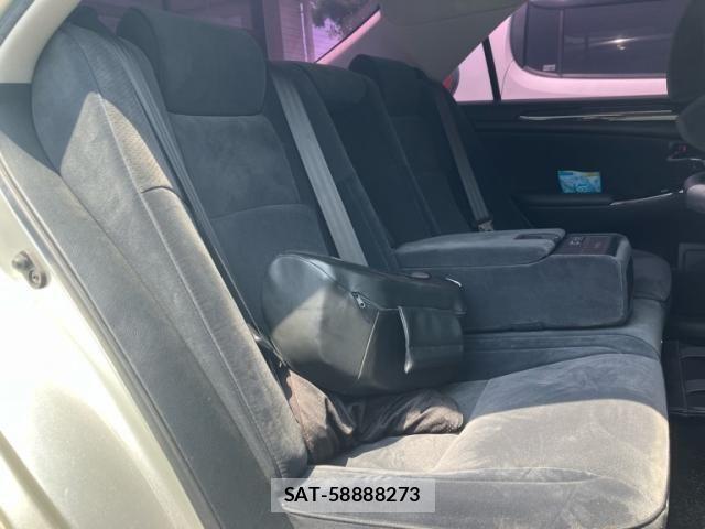 Toyota CROWN SEDAN 2004-06 8313903-10