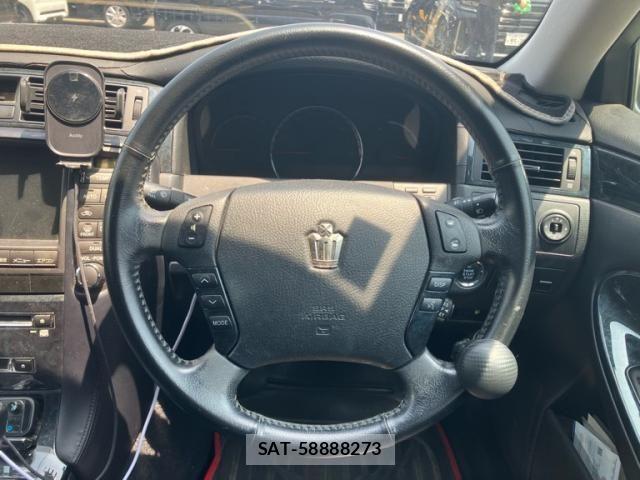 Toyota CROWN SEDAN 2004-06 8313903-13