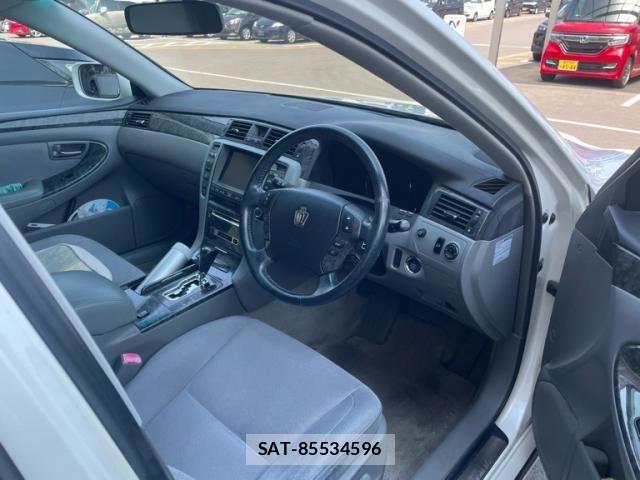 Toyota CROWN SEDAN 2004-05 8313907-9