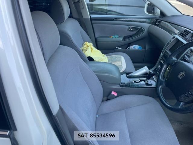 Toyota CROWN SEDAN 2004-05 8313907-10