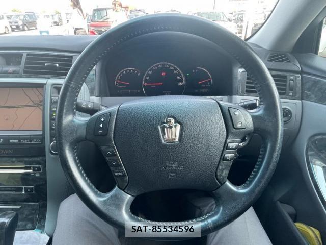 Toyota CROWN SEDAN 2004-05 8313907-13