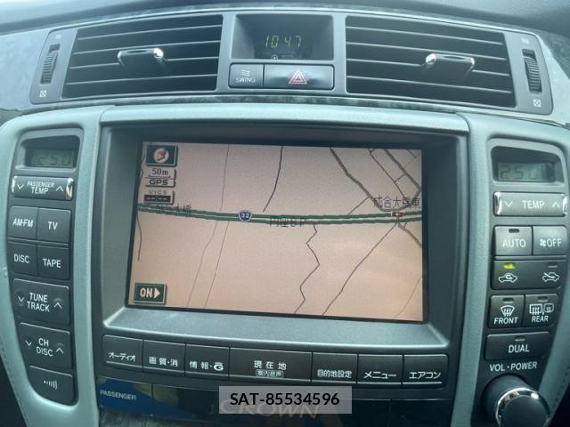 Toyota CROWN SEDAN 2004-05 8313907-17