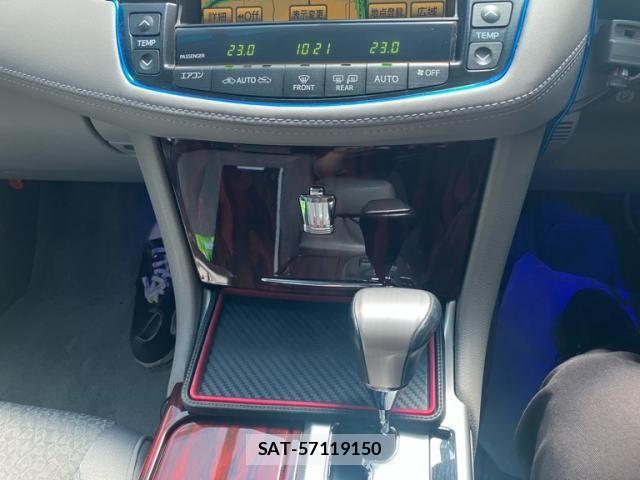 Toyota CROWN SEDAN 2010-08 8313885-23