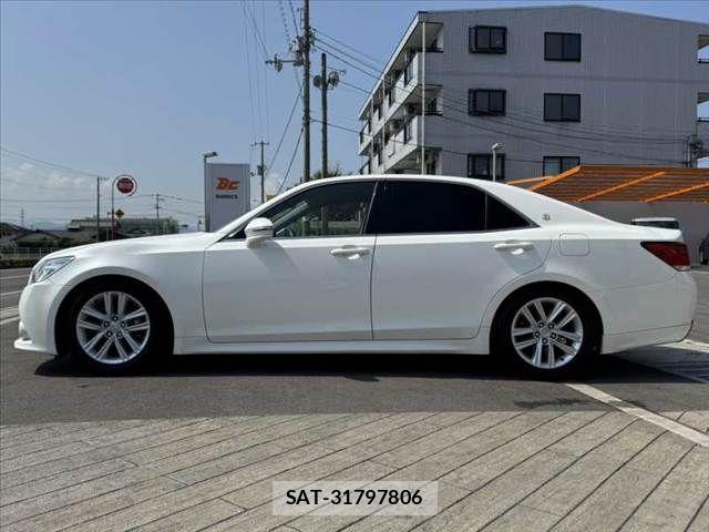 Toyota CROWN SEDAN 2013-09 8334509-10