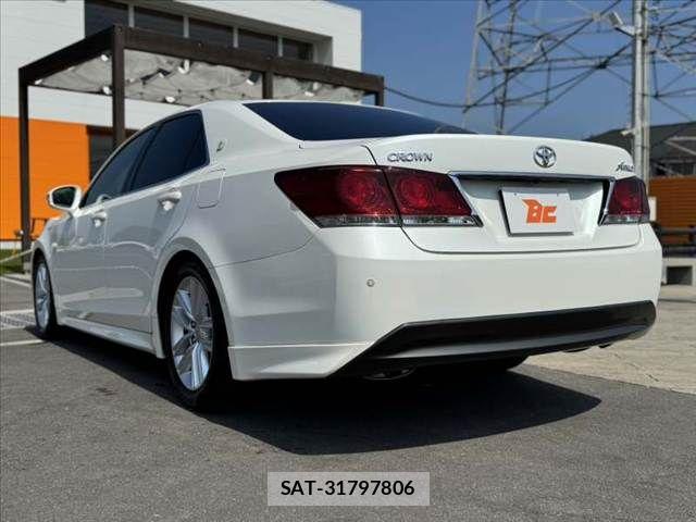 Toyota CROWN SEDAN 2013-09 8334509-12