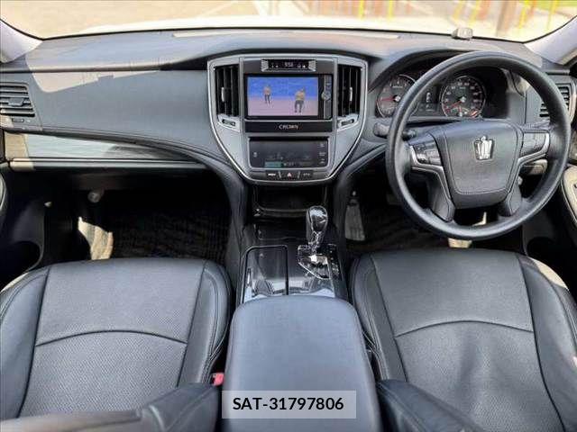 Toyota CROWN SEDAN 2013-09 8334509-1