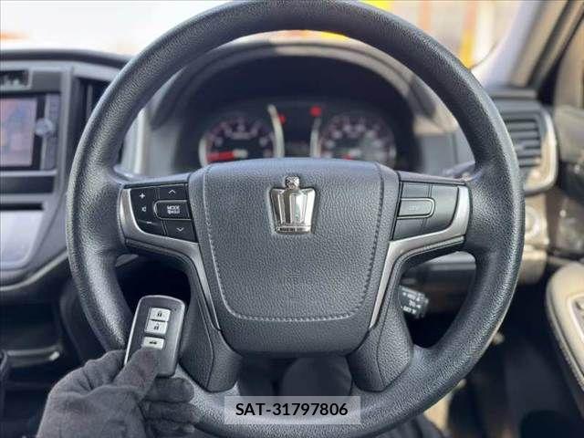 Toyota CROWN SEDAN 2013-09 8334509-5