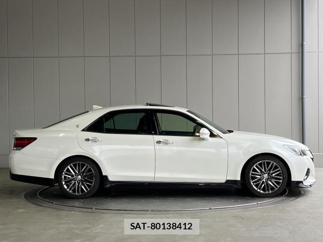 Toyota CROWN SEDAN 2017-06 8335334-29