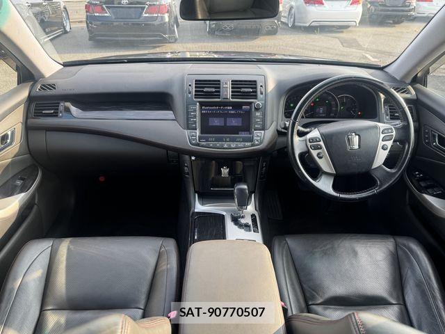 Toyota CROWN SEDAN 2011-06 8335347-17