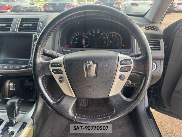 Toyota CROWN SEDAN 2011-06 8335347-18