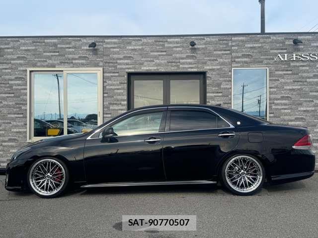 Toyota CROWN SEDAN 2011-06 8335347-4