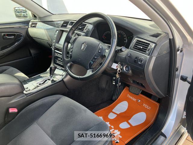 Toyota CROWN SEDAN 2005-07 8335352-1