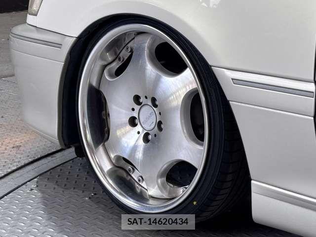 Toyota CROWN SEDAN 2002-04 8335337-18