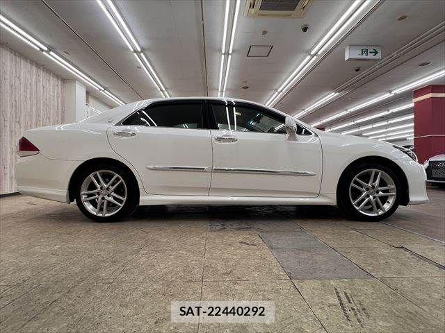 Toyota CROWN SEDAN 2011-09 8335344-15