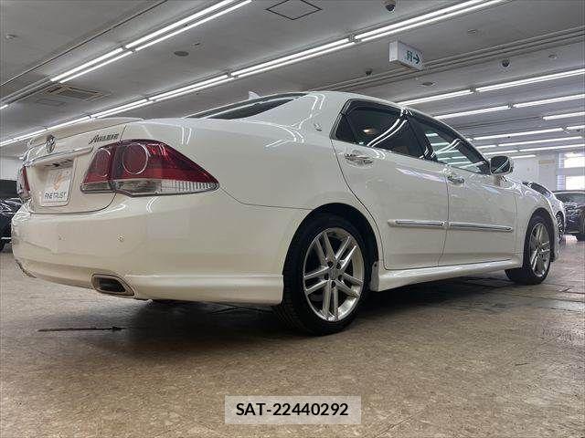 Toyota CROWN SEDAN 2011-09 8335344-17