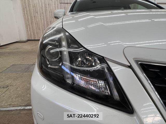 Toyota CROWN SEDAN 2011-09 8335344-22
